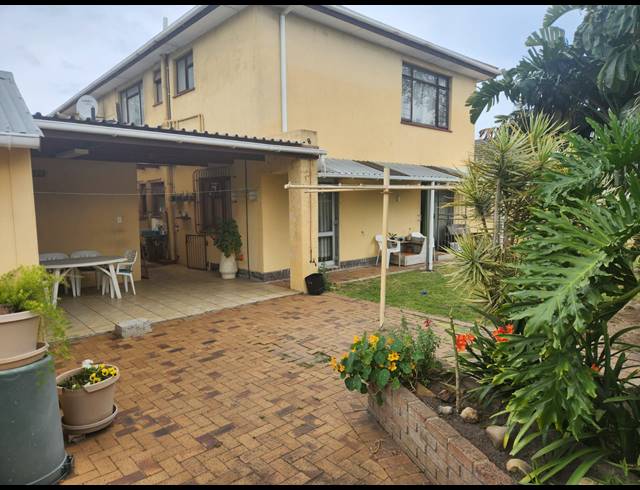 4 BEDROOM FREESTANDING FOR SALE IN OAKDALE